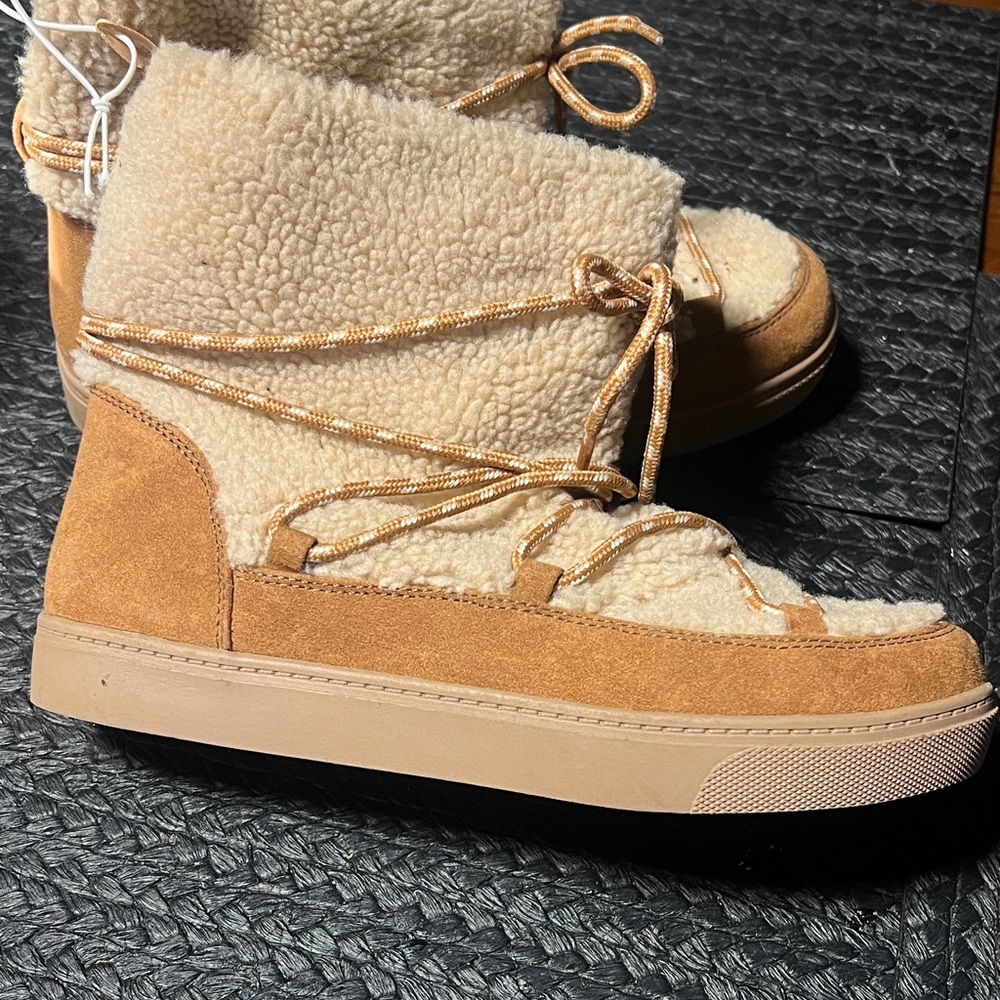 OLD NAVY  new without label  Women’s Brown Faux-Fur-Lined Sherpa Boots size  8